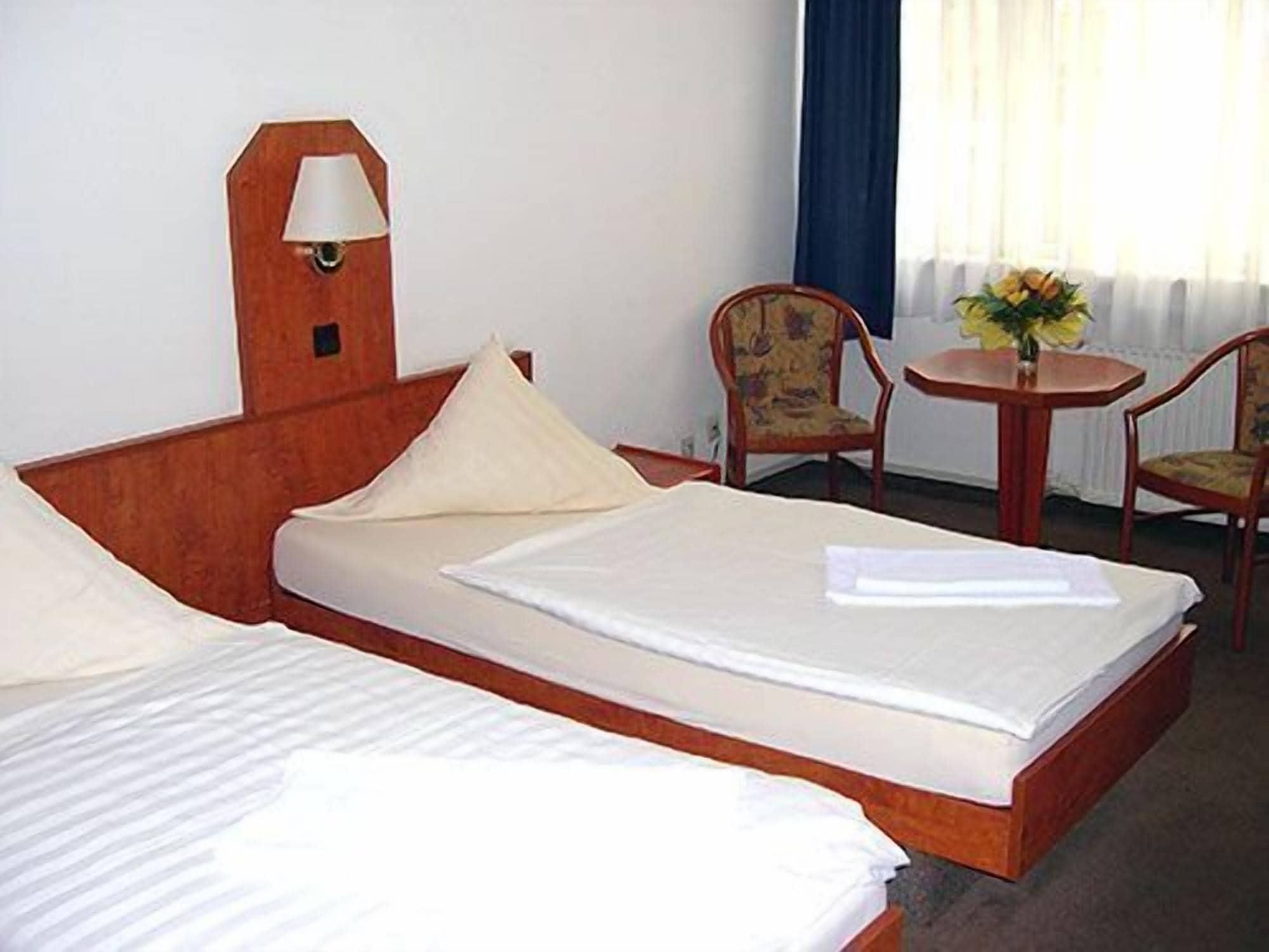 Hotel Rossija Frankfurt am Main Zimmer foto